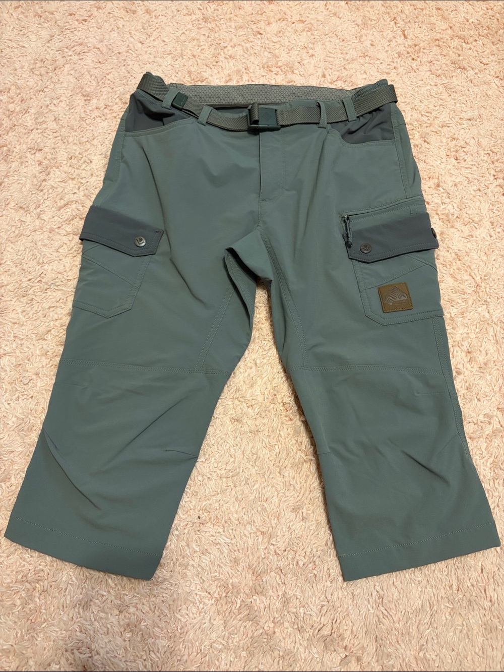 NWOT Columbia Silver Ridge Capri Cargo Pants YL8440 Sage/Shark Womens size Large